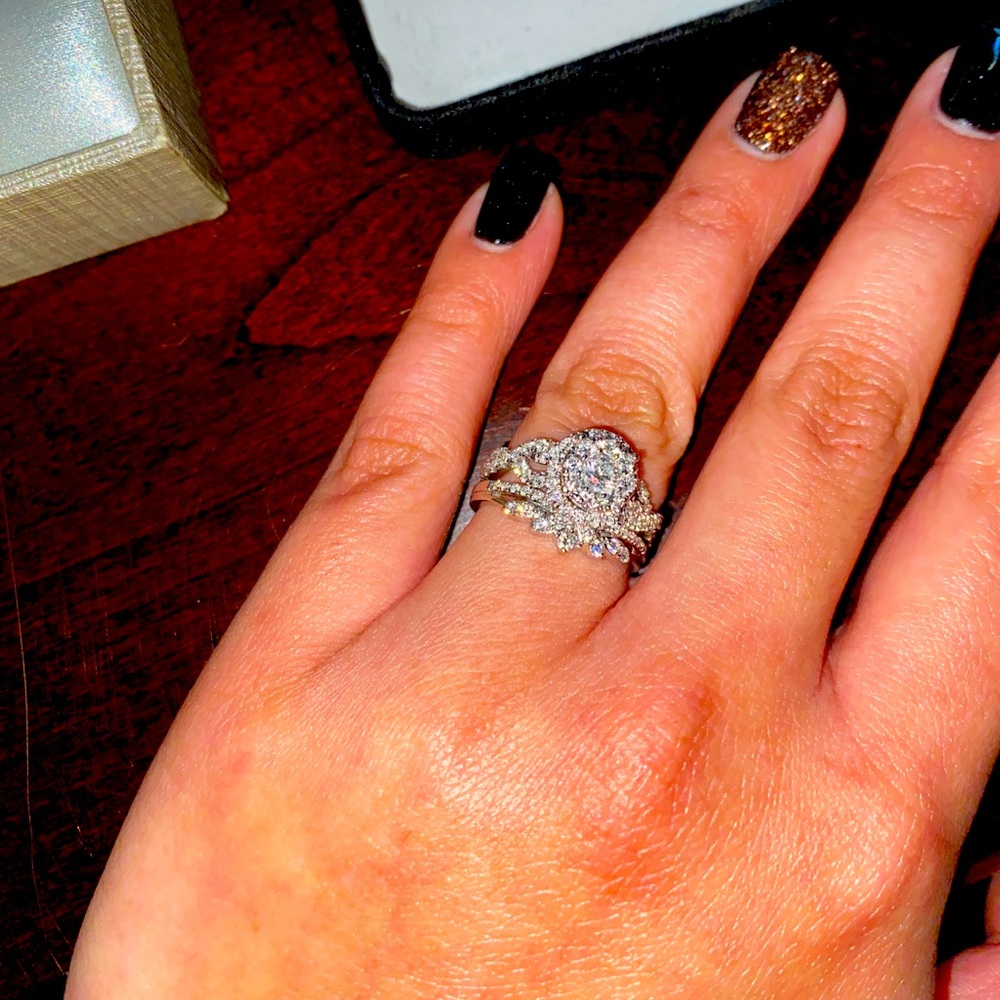 14K White Gold and Diamonds Ring Set